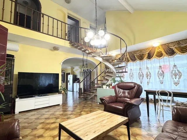 Eladó ház Budapest III. kerület, Táborhegy 172 nm