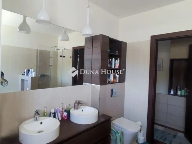 Eladó ház Üröm 125 nm