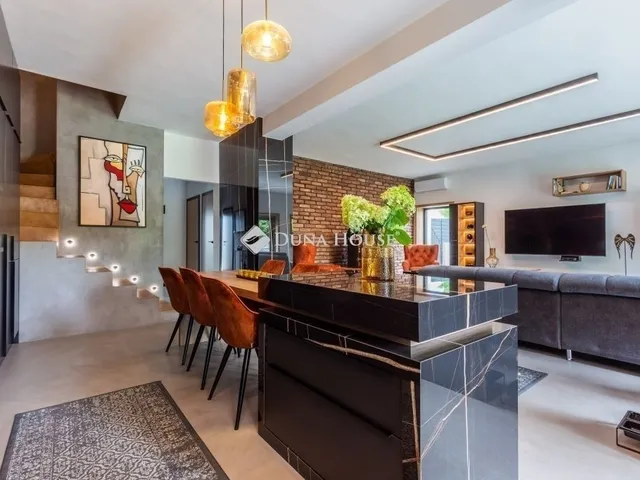 Eladó ház Üröm 158 nm