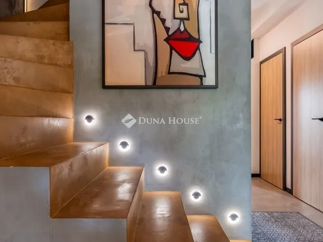 Eladó ház Üröm 158 nm