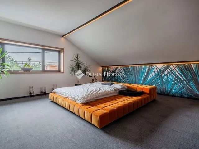 Eladó ház Üröm 158 nm