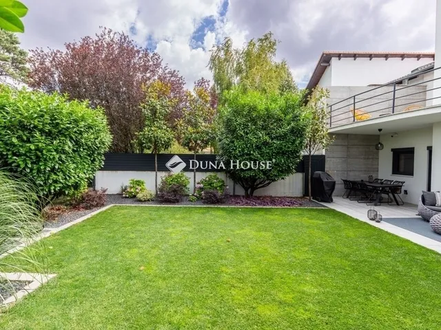 Eladó ház Üröm 158 nm