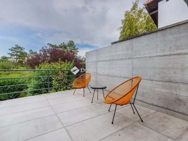 Eladó ház Üröm 158 nm