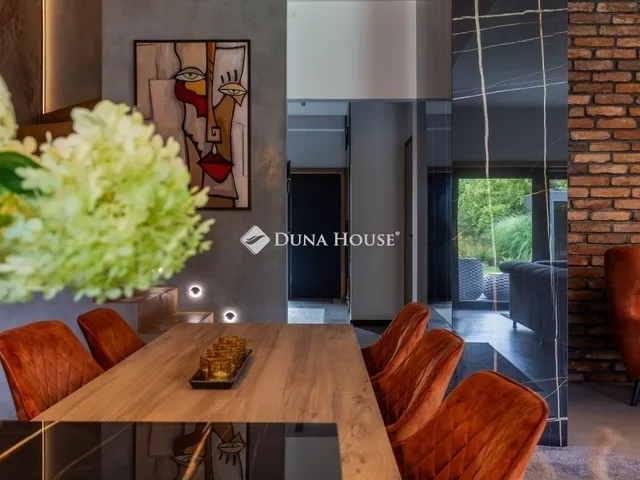 Eladó ház Üröm 158 nm