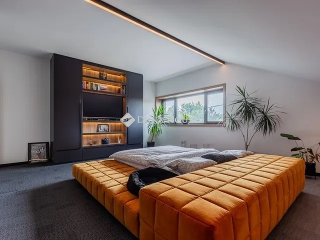 Eladó ház Üröm 158 nm