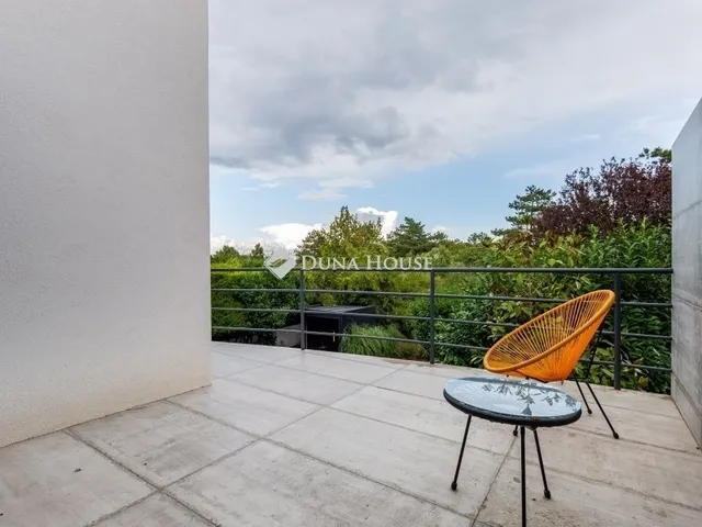 Eladó ház Üröm 158 nm