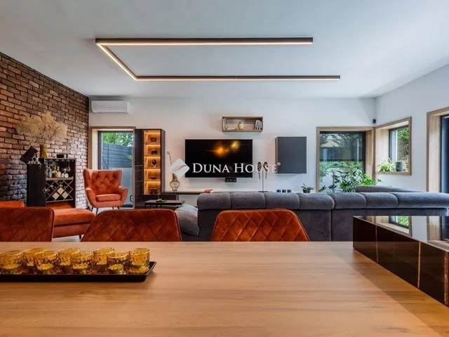 Eladó ház Üröm 158 nm