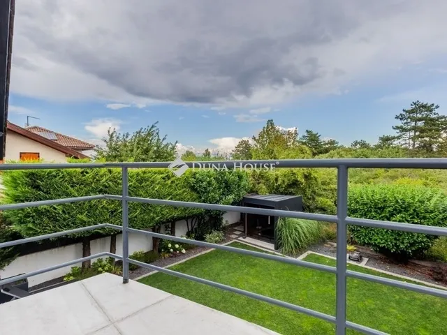 Eladó ház Üröm 158 nm