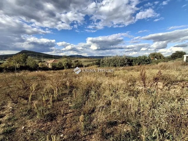 Eladó telek Üröm 924 nm