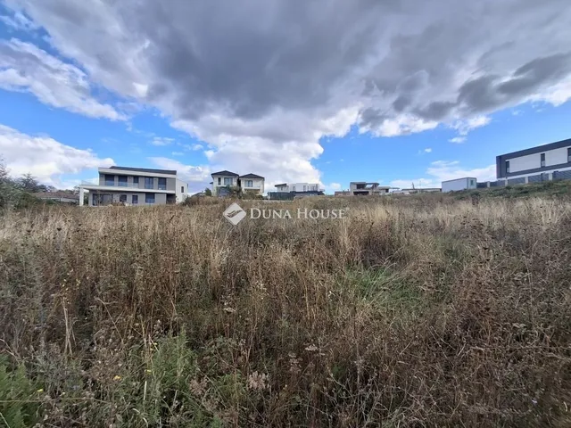 Eladó telek Üröm 924 nm