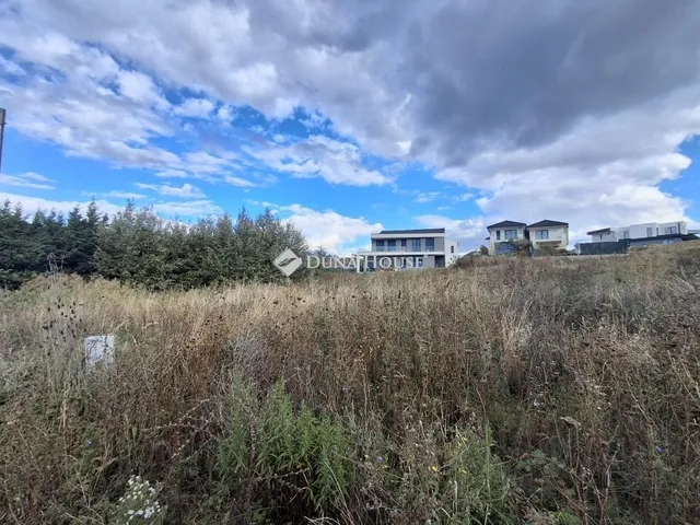 Eladó telek Üröm 924 nm