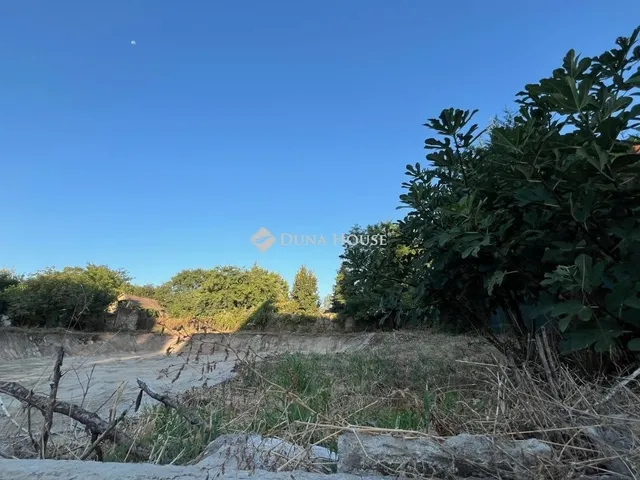 Eladó kereskedelmi és ipari ingatlan Budapest III. kerület, Csillaghegy 977 nm