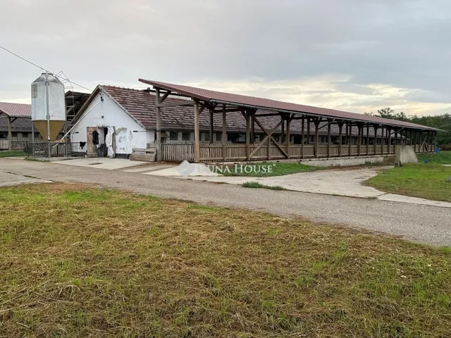 Eladó kereskedelmi és ipari ingatlan Ozora 1000 nm