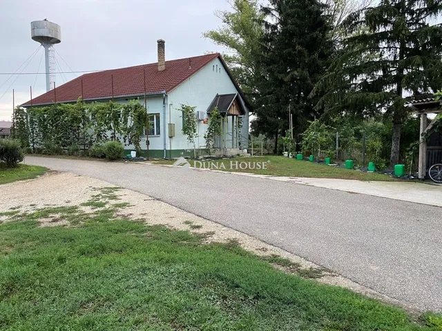 Eladó kereskedelmi és ipari ingatlan Ozora 1000 nm