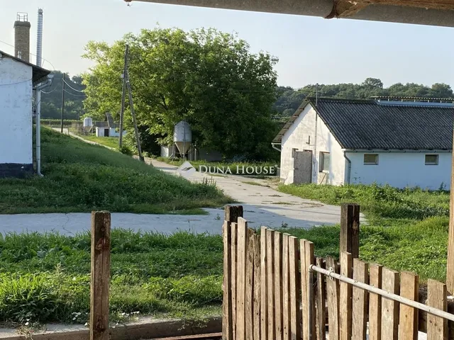 Eladó kereskedelmi és ipari ingatlan Ozora 1000 nm