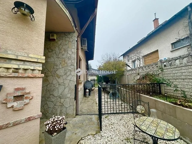 Eladó ház Budapest XVI. kerület 262 nm