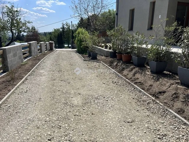 Eladó ház Leányfalu 131 nm