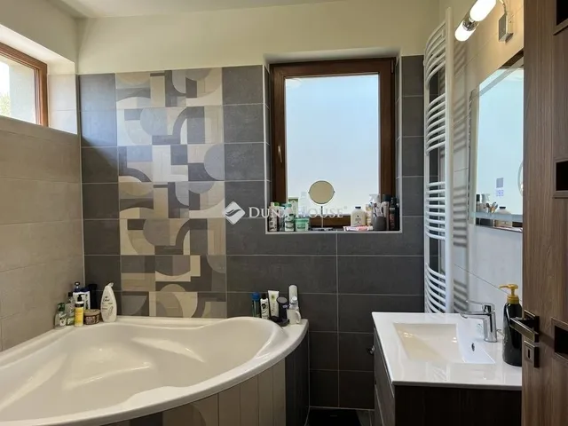 Eladó ház Leányfalu 131 nm