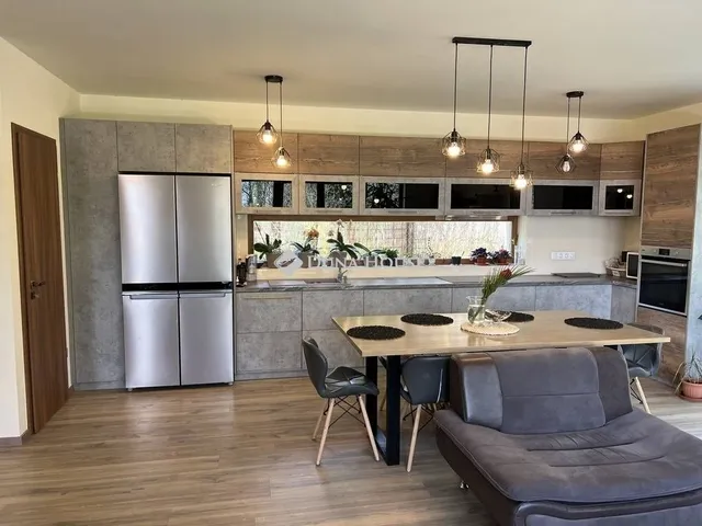 Eladó ház Leányfalu 131 nm