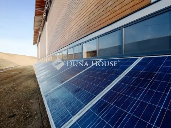 Eladó kereskedelmi és ipari ingatlan Komló 2515 nm