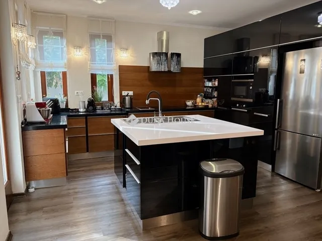 Eladó ház Budapest IV. kerület, Újpest 239 nm