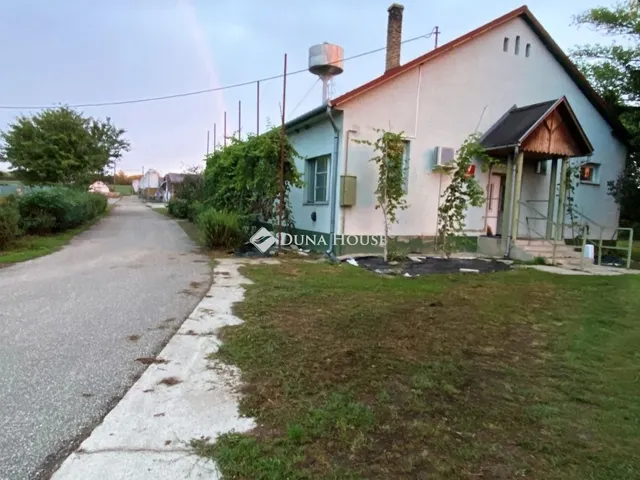 Eladó kereskedelmi és ipari ingatlan Ozora 1000 nm