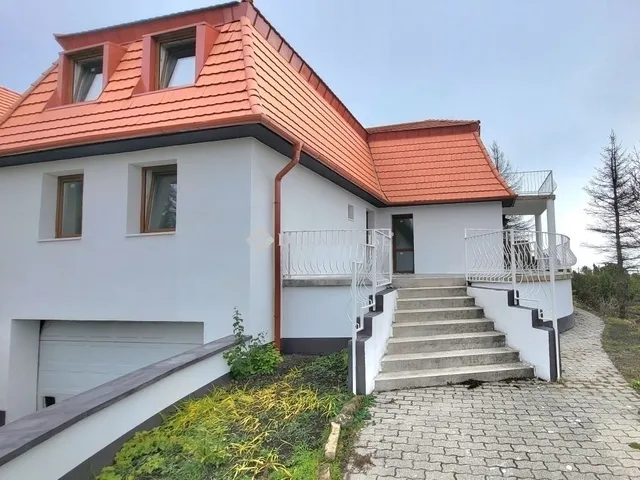 Eladó ház Szentendre, Pismány 200 nm