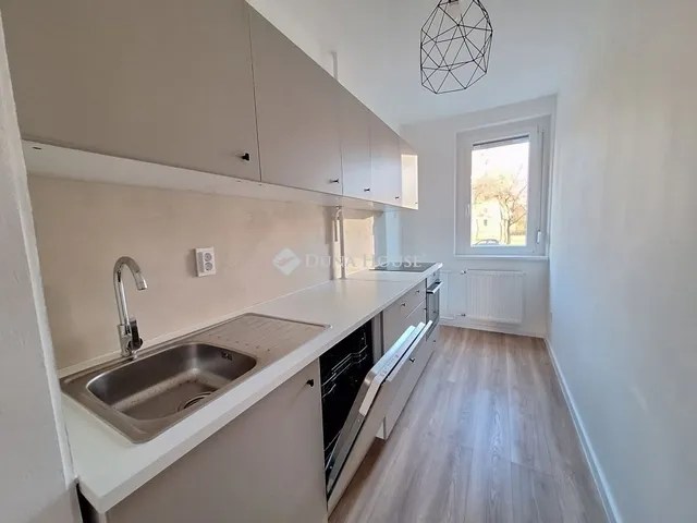 Eladó lakás Budapest III. kerület 81 nm