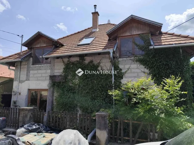Eladó ház Üröm 165 nm