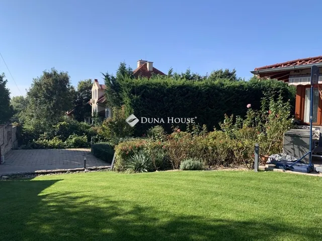 Eladó ház Üröm 325 nm