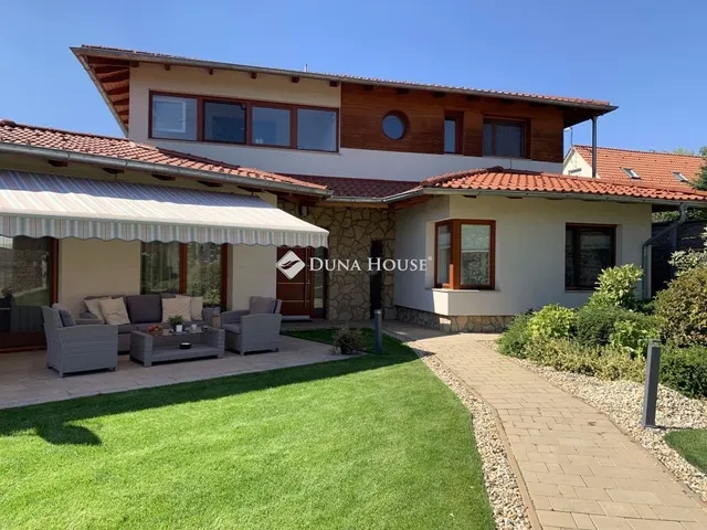 Eladó ház Üröm 325 nm