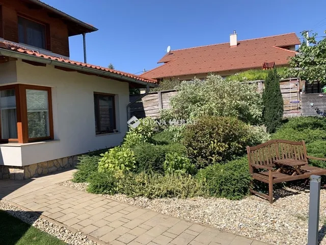 Eladó ház Üröm 325 nm
