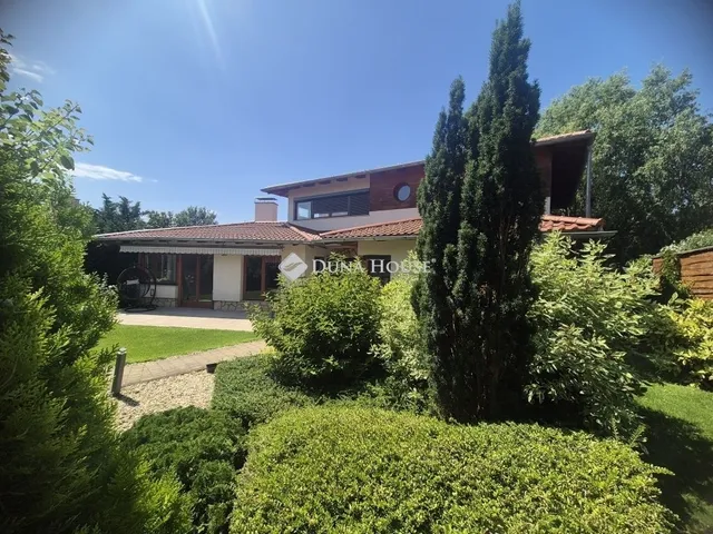 Eladó ház Üröm 325 nm