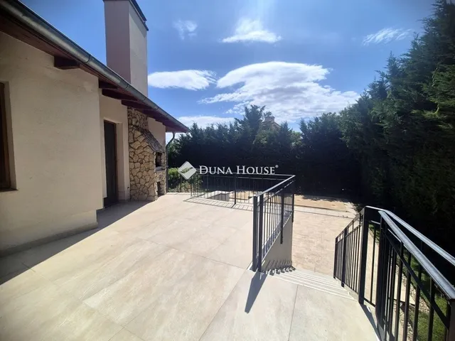 Eladó ház Üröm 325 nm