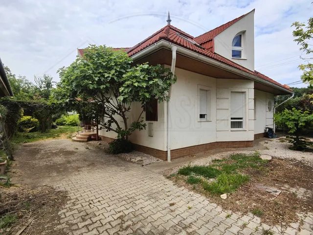 Eladó ház Szekszárd, Csatár 309 nm