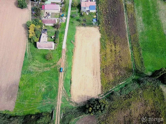 Eladó telek Újpetre 2000 nm