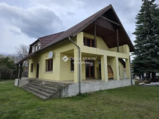 Eladó ház Vác 210 nm