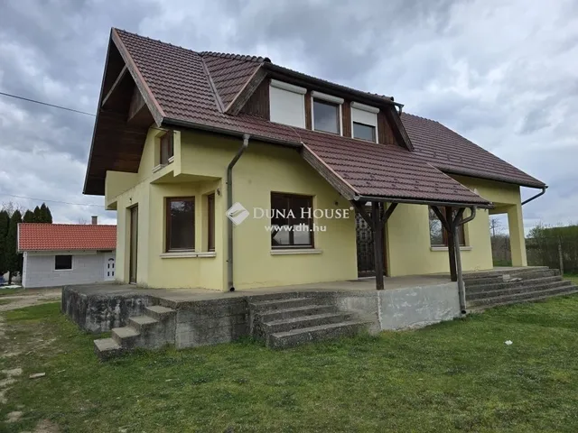 Eladó ház Vác 210 nm