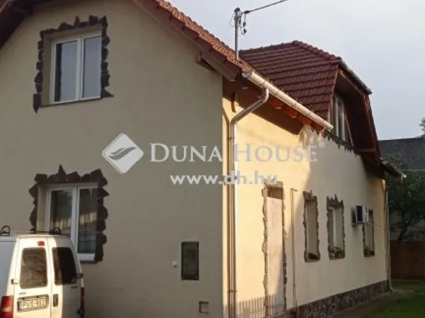 Eladó ház Budapest XVI. kerület 222 nm