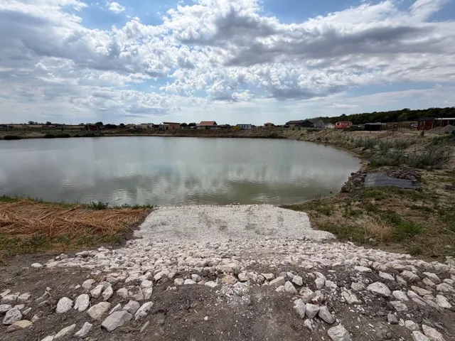 Eladó telek Ercsi, Savanyúrét, Szilvássy Horgászfalu 239 nm