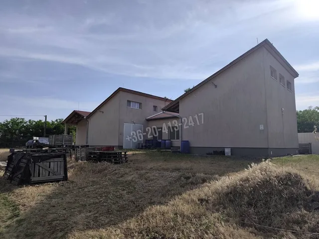 Eladó kereskedelmi és ipari ingatlan Dánszentmiklós 167 nm