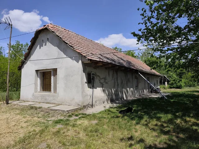 Eladó mezőgazdasági ingatlan Felsőlajos 69 nm