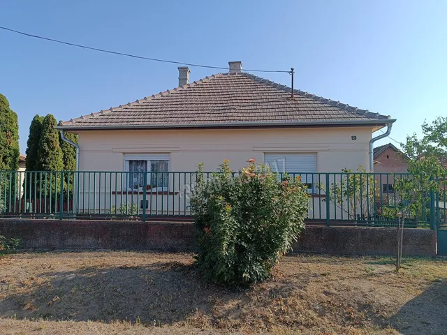 Eladó ház Pusztavacs 63 nm