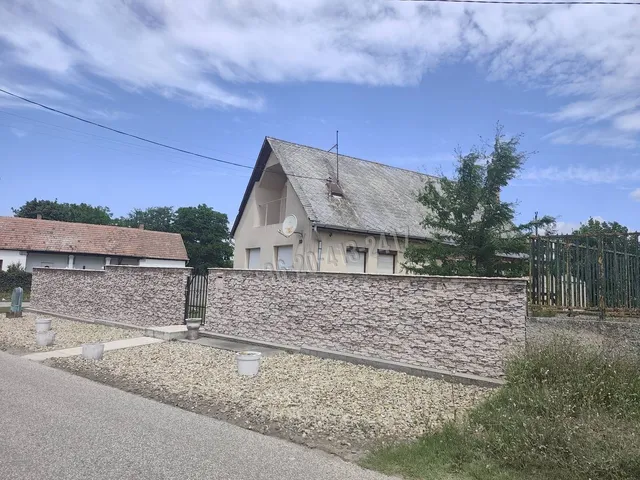 Eladó ház Örkény 111 nm