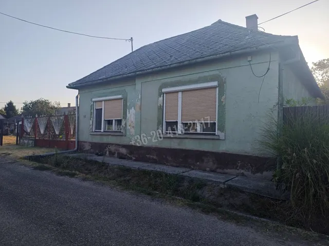 Eladó ház Kocsér 63 nm
