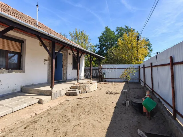 Eladó ház Pusztavacs 76 nm