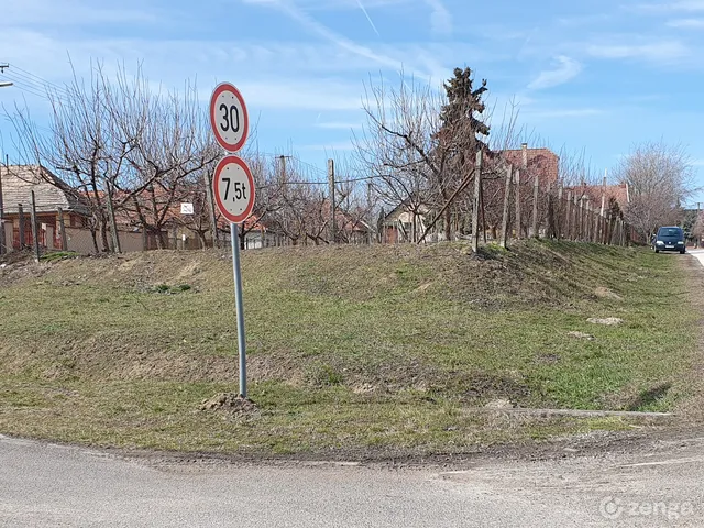 Eladó telek Gomba, Rákóczi út 932 nm