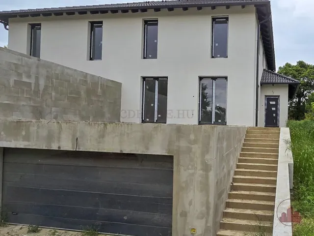 Eladó ház Érd 210 nm
