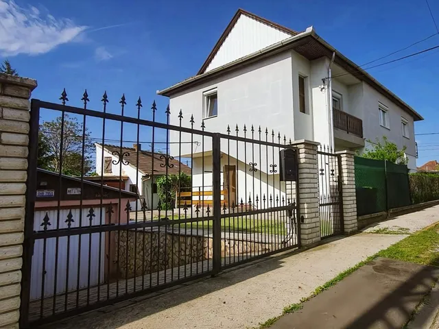 Eladó lakás Budapest XXI. kerület, Királyerdő 108 nm
