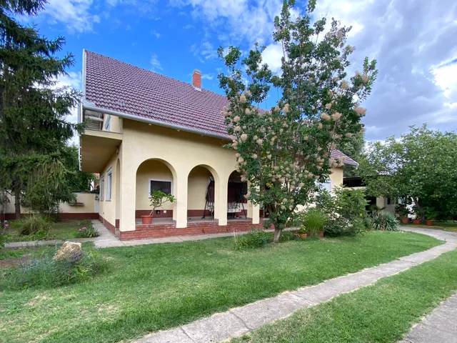 Eladó ház Zsombó 161 nm